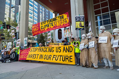 Dropping The Banner On Wells Fargo's Fossil Foolishness:May 18, 2022